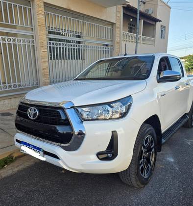 TOYOTA HILUX 2.8 D-4D TURBO DIESEL CD SRV 4X4 AUTOMÁTICO